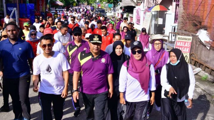 Jalan Sehat HUT PGRI, Ribuan Guru Antusias Sambut Pj Gubernur Sulsel Pemprov Sulsel