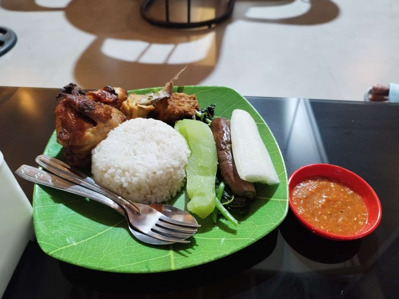 Hilangkan Penat Dengan Bermain PS5 di Booming Youth Cafe Makassar, Harga Terjangkau Gratis Minuman dan Cemilan Sehat