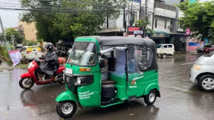 Bajaj Makassar