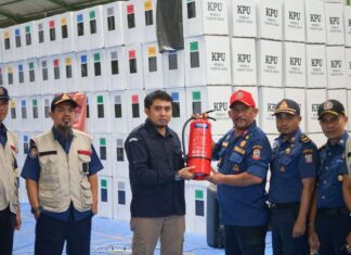 Kadis Damkar Makassar Pimpin Peninjauan Sistem Proteksi Kebakaran Gudang Logistik Pemilu