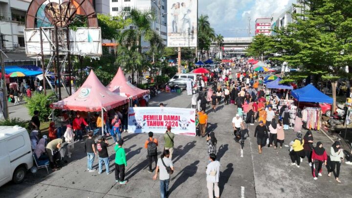 Diskominfo Kota Makassar Duet Jurnalis Sosialisasi Pemilu Damai 2024 di Area CFD Boulevard diskominfo kota makassar