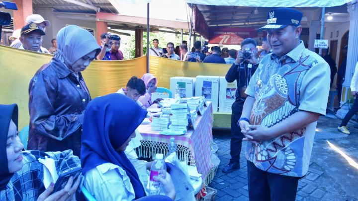 Pj Gubernur Imbau Petugas TPS Jaga Kesehatan dan Manfaatkan Layanan Tim Satgas Kesehatan Kesiapsiagaan Pemilu Pemprov Sulsel