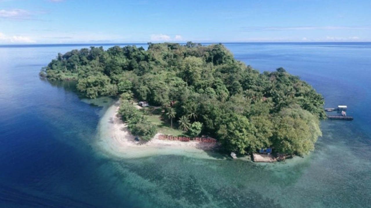 PLN dan Icon Plus Bakal Operasikan PLTS Atap di Kawasan Pasir Putih Pulau Dutungan