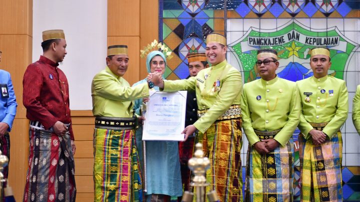 HUT Ke-64 Pangkajene Kepulauan, Pj Gubernur Sulsel Serahkan Bantuan dan Resmikan Proyek Pembangunan Pemprov Sulsel