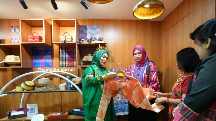 Kembali Berpartisipasi di Inacraft, Dekranasda Sulsel Pamerkan Kerajinan Karya Penyandang Disabilitas Pemprov sulsel