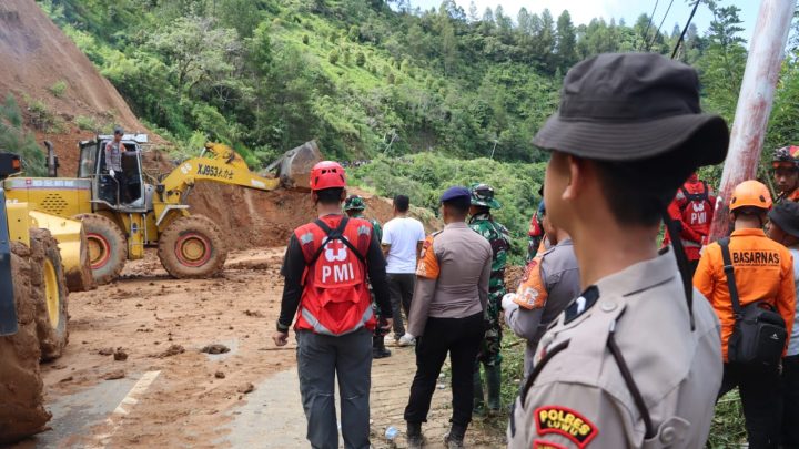 Korban Longsor di Luwu Bertambah Jadi 5 Orang, Polri Terus Lakukan Evakuasi longsor di luwu