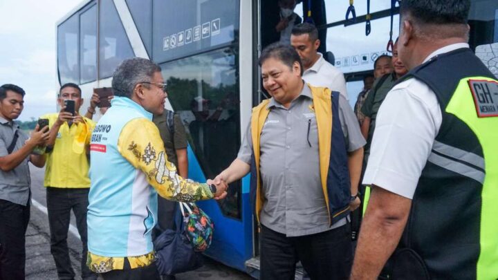 Tiba di Makassar, Taufan Pawe Dampingi Airlangga Hartarto Temui Gubernur dan Kepala Daerah se-Sulsel Makassar