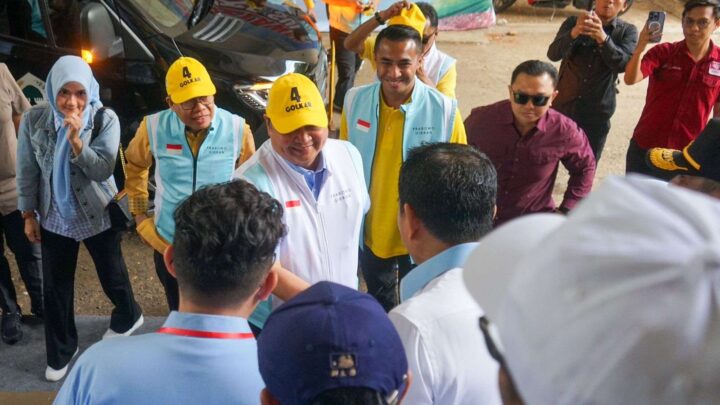 Dampingi Airlangga Hartarto di Temu Relawan Prabowo-Gibran, Taufan Pawe Tegaskan Partai Golkar Jadi Penyanggah Kemenangan 02 taufan pawe