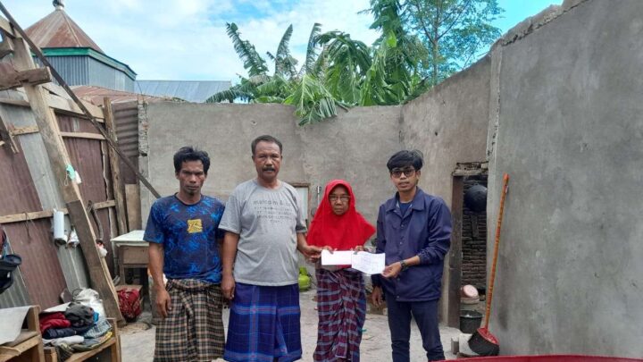 Bantu Korban Angin Kencang, Warga Papanloe : Terima Kasih Huadi Group Huadi group