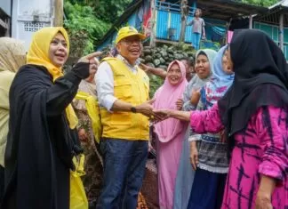 Hari Terakhir Kampanye, Taufan Pawe Keliling Pasar dan Sapa Masyarakat dari Rumah ke Rumah