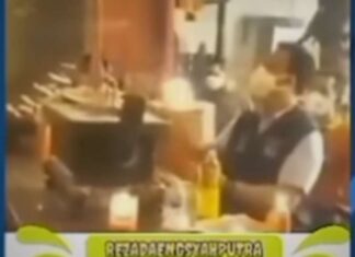 Keliru, Anies Baswedan Bakar Dupa di Kelenteng Untuk Memenangi Pemilu 2024