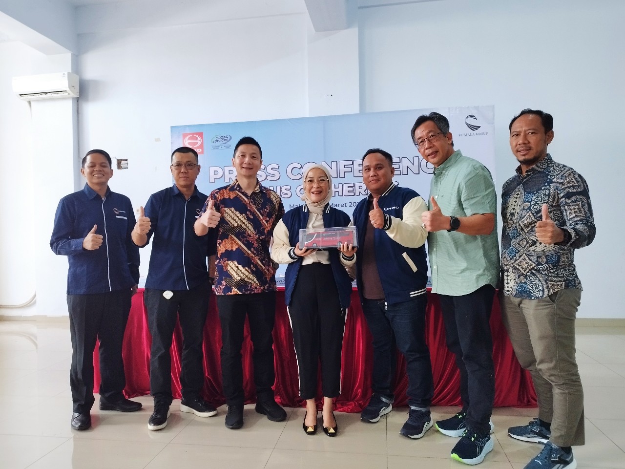 Hino Bersama Kumala Motor Sejahtera Serah Terima 2 Unit Bus Armada Baru Milik PO Bintang Zahira Trans di Sulsel