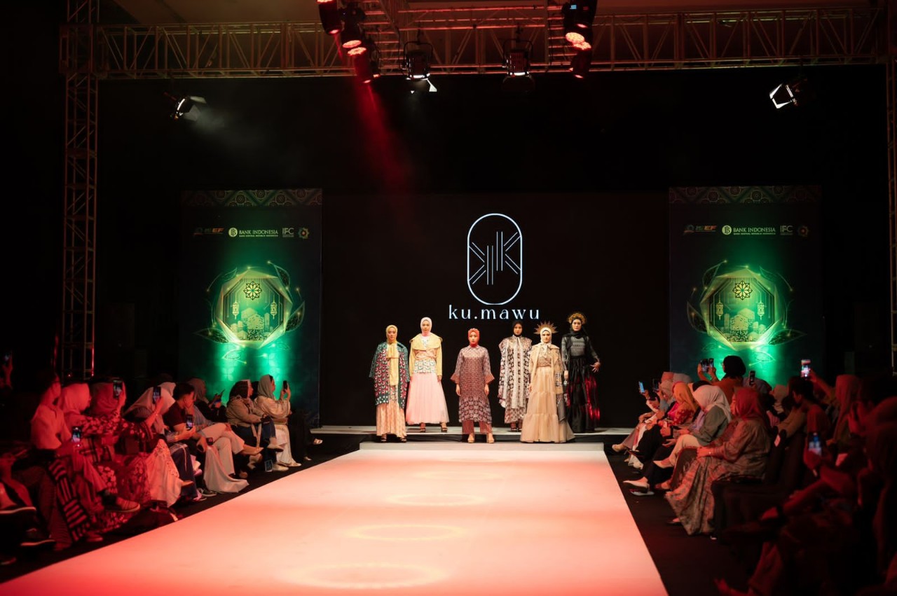 Fashion Show Ku.Mawu Pukau Pengunjung Trend Hijab Expo 2024, Tampilkan Tema Aurora