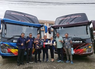 Hino Bersama Kumala Motor Sejahtera Serah Terima 2 Unit Bus Armada Baru Milik PO Bintang Zahira Trans di Sulsel