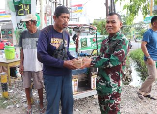 Bagi-bagi Takjil Gratis
