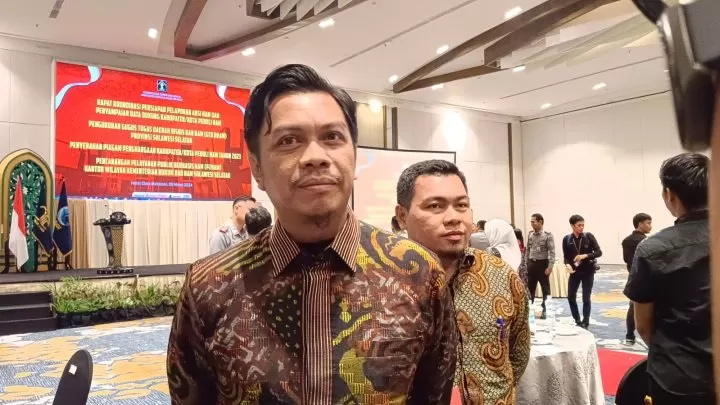 Kabag Hukum Dampingi Pj Sekda Makassar Terima Penghargaan Kota Peduli HAM pj sekda makassar