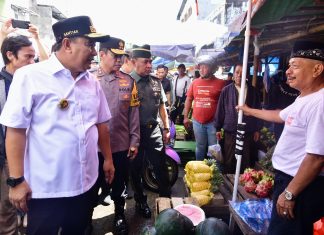 Pj Gubernur Sulsel Pastikan Harga Kebutuhan Pokok Tetap Terkendali Jelang Lebaran