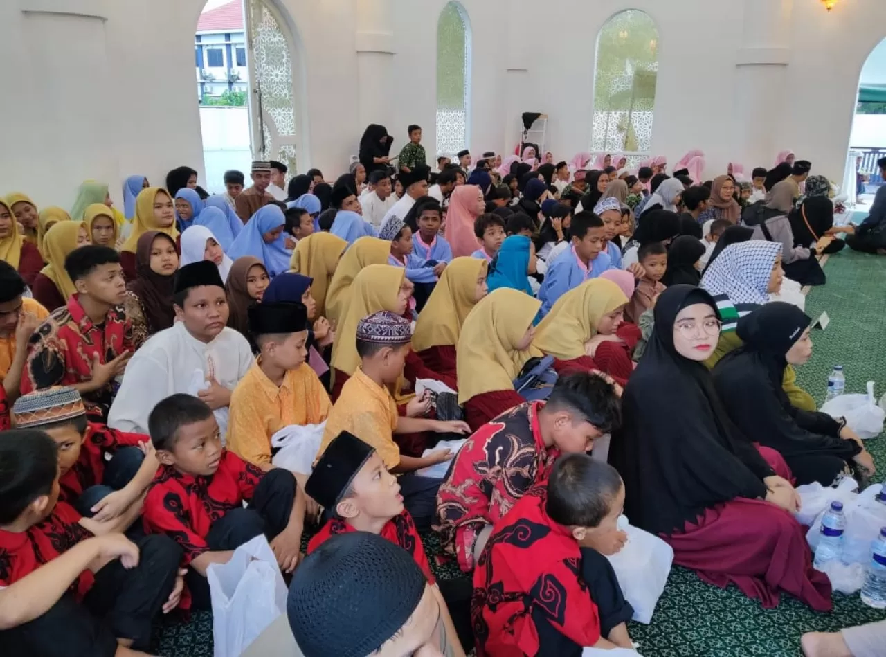 PSMTI Sulsel Buka Puasa Bersama Ratusan Anak Yatim di Masjid Hj Sitti Mang, Ustaz Das’ad Latif: Terima Kasih!