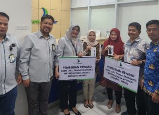Apresiasi Agen Laku Pandai: Bank Sulselbar Beri Reward untuk Dua Warga Bulukumba