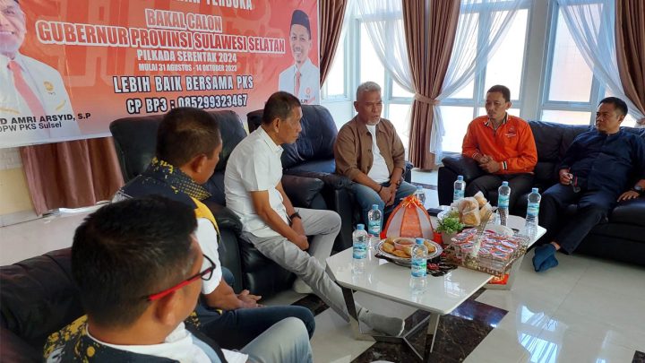 IAS Ambil Formulir Calon Gubernur di PKS Sulawesi Selatan IAS