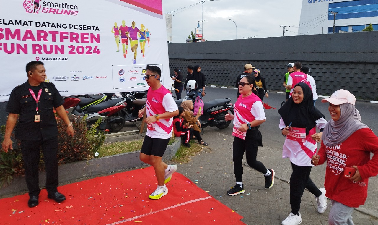 Ratusan Pelari Ramaikan Road to Smartfren Run 2024 di Makassar