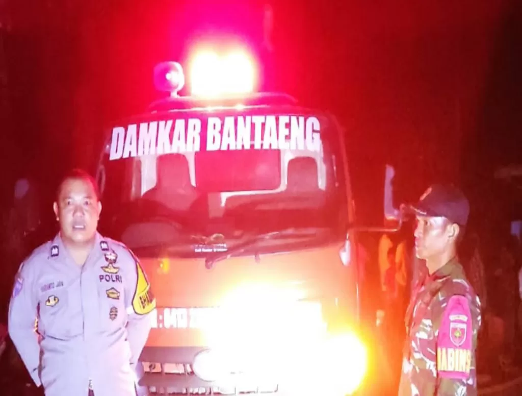 Kebakaran di Rumbia Jeneponto, Damkar Bantaeng yang Tiba di Lokasi