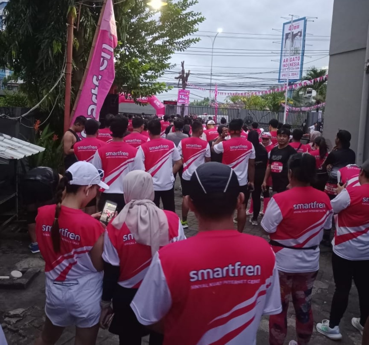 Ratusan Pelari Ramaikan Road to Smartfren Run 2024 di Makassar