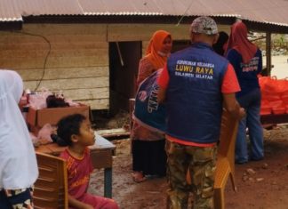 KKLR Sulsel Salurkan 300 Porsi Nasi Kotak untuk Warga Korban Banjir di Desa Kadundung Luwu