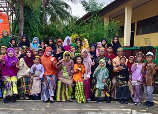 Unik! Upacara Hari Pendidikan Nasional di SD Negeri 254 Mappatongai Menggunakan Baju Adat Bugis