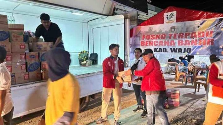Truk Bantuan Kemanusiaan Pemkot Makassar-IKA Unhas Tiba di Posko Banjir Sidrap pemkot makassar