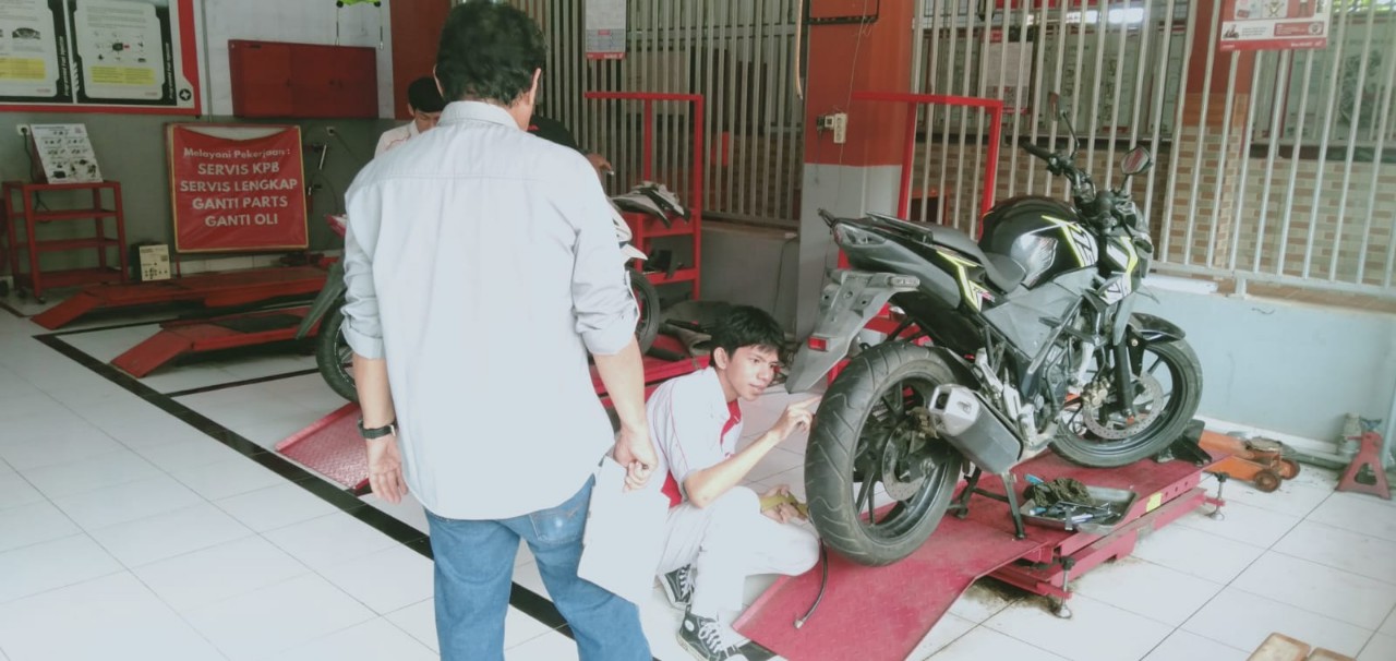 SMK Tritunggal 45 Makassar Gelar UKK Bersama Astra Motor Sulawesi Selatan