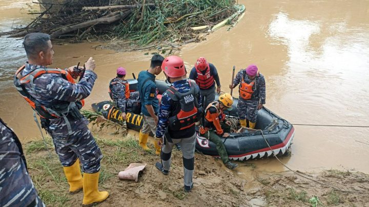 Kalla Rescue Terjunkan Tim Evakuasi Korban Banjir di Luwu Sulsel Kalla rescue