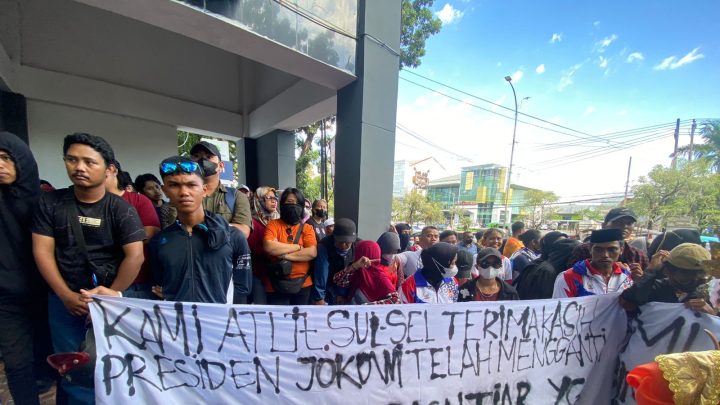 Ratusan Atlet Gelar Aksi Damai di Kantor Gubernur Sulsel, Menyambut Pergantian Pj Gubernur Atlet