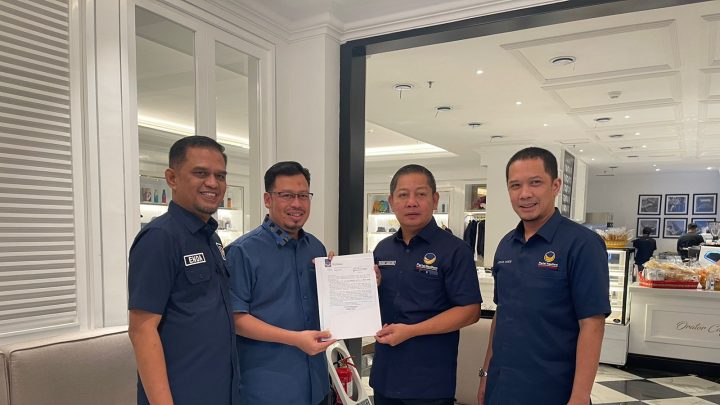 NasDem Sulsel Serahkan Rekomendasi ke Pasangan Muzayying Arif - Andi Ikhsan Hamid untuk Pilkada Sinjai 2024 NasDem