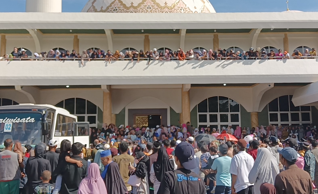 Tradisi Masyarakat Jeneponto Membludak Antar Jamaah Calon Haji