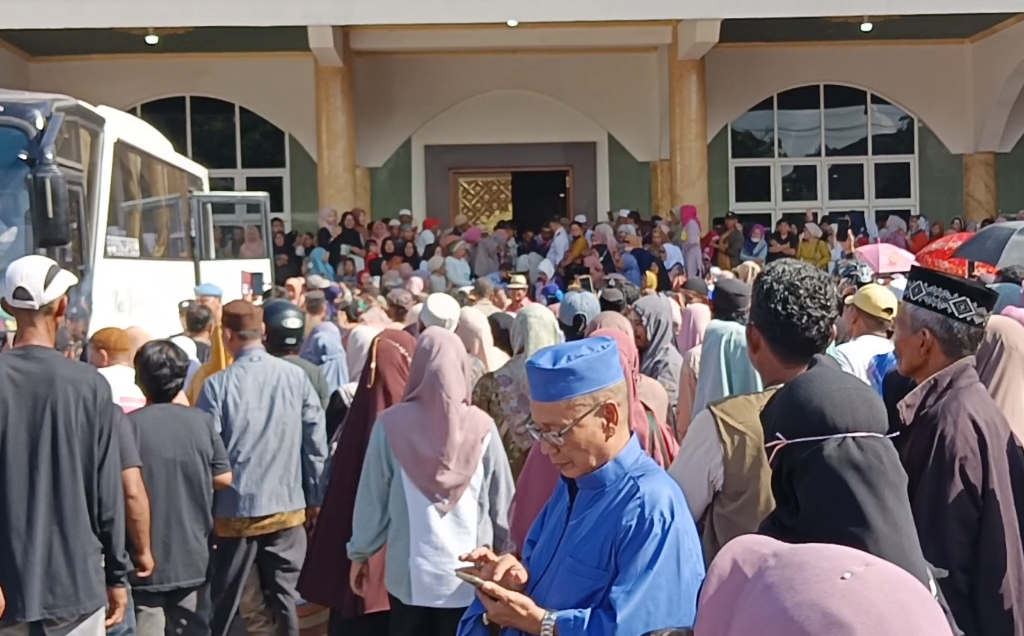 Tradisi Masyarakat Jeneponto Membludak Antar Jamaah Calon Haji