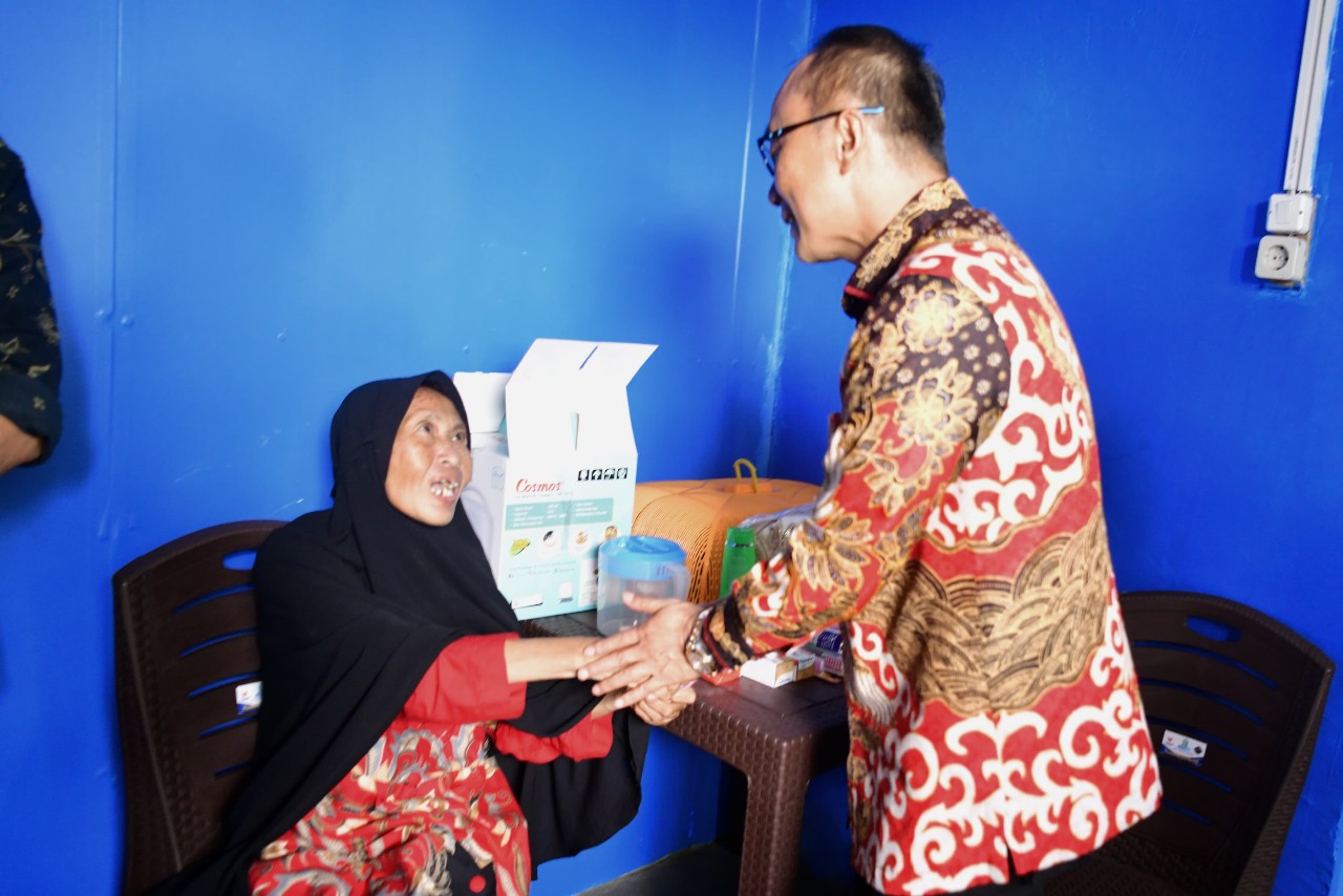 Gerak Cepat Dinsos Sulsel Bedah Rumah Warga Miskin di Makassar, Pj Gubernur Prof Zudan Serahkan Langsung Kunci