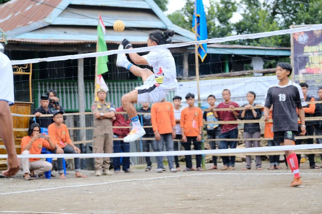 Pj Bupati Jeneponto Buka Turnamen Sepak Takraw KT Sipangngaliki Desa Tompobulu