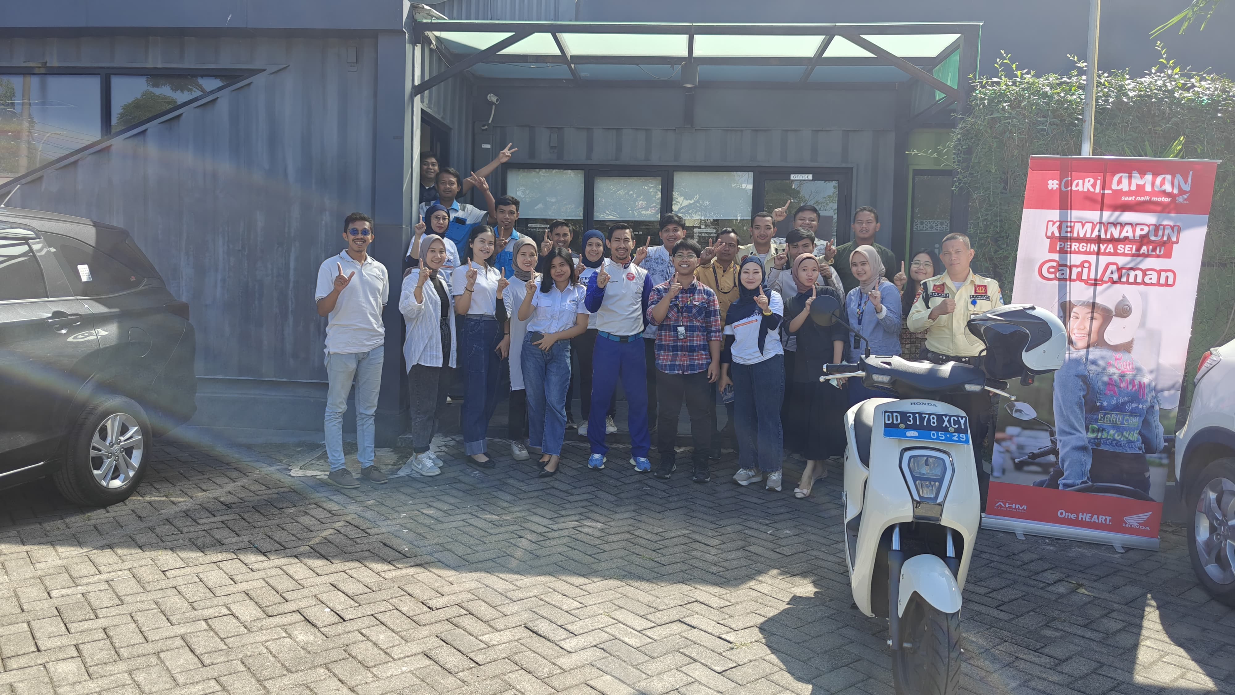 Astra Motor Sulsel Terus Kampanyekan Cari Aman, Kini Edukasi Safety Riding Karyawan Balai Lelang Ibid