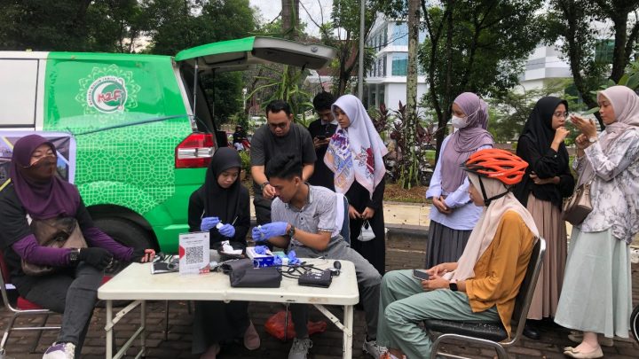 M2F FK Unhas Gelar Pemeriksaan Kesehatan Gratis di Car Free Day m2f fk unhas