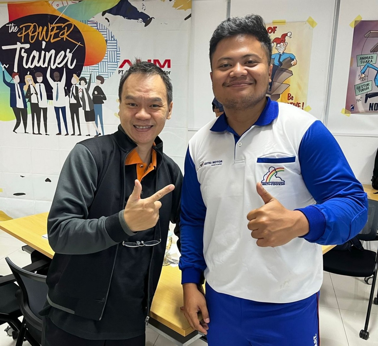 Asmo Sulsel Bagi Tips Menyalip Kendaraan dengan Aman Saat Naik Sepeda Motor
