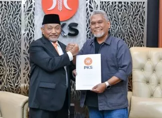 DPP PKS Serahkan SK ke Amri Arsyid untuk Pilwalkot Makassar 2024