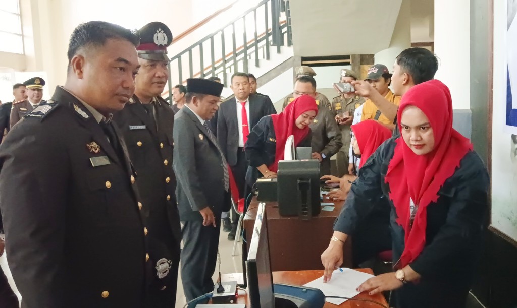 Disdukcapil Jeneponto Cetak KTP Peserta Upacara HUT Ke-78 Bhayangkara