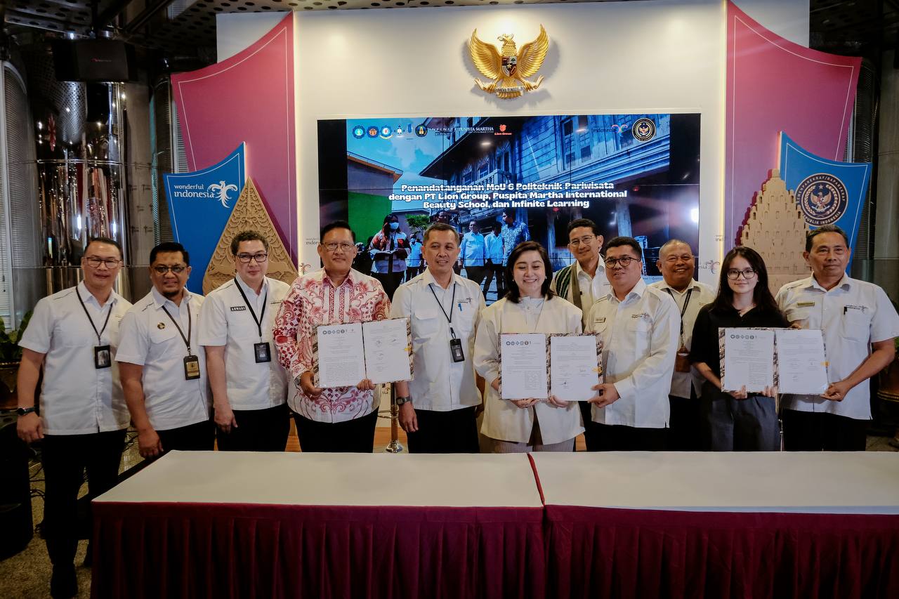 Poltekpar Makassar Tanda Tangan MoU dengan Lion Group, Martha Tilaar dan Infinite Learning