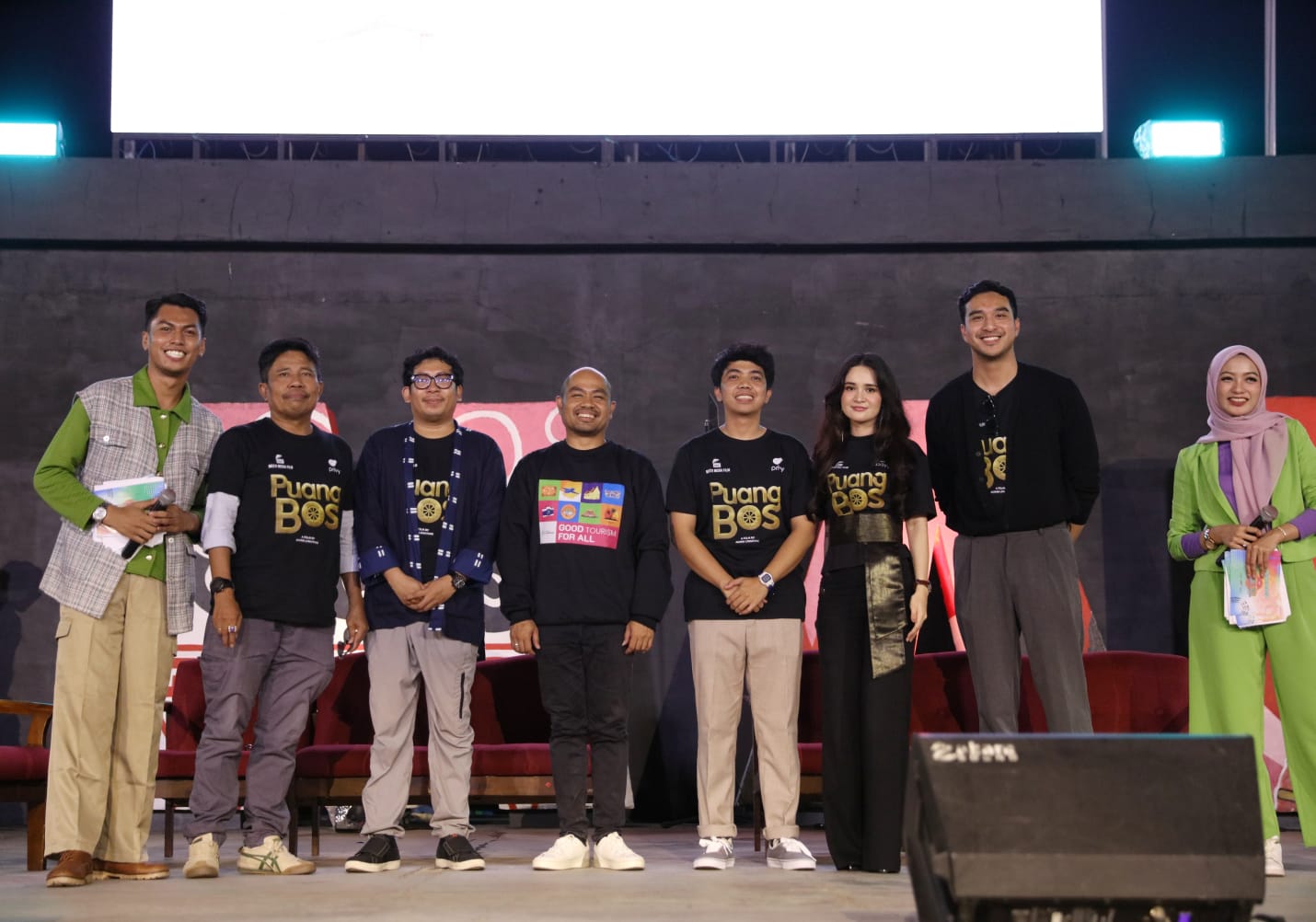Angkat Kisah Kapal Pinisi, Michel Zudith Promosikan Film Puang Bos di Panggung F8 Makassar