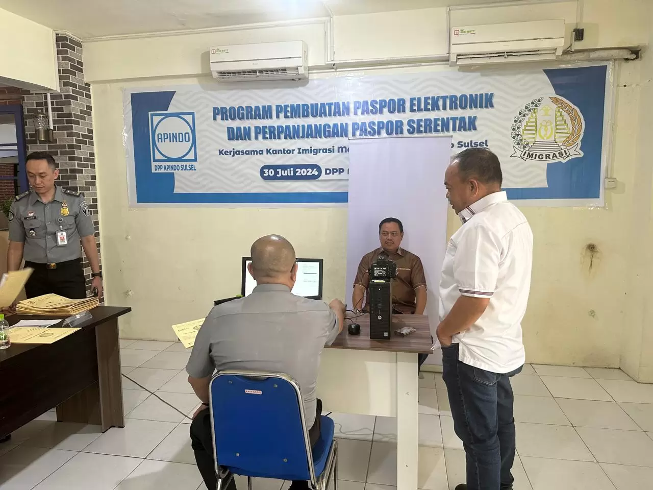 Imigrasi Makassar Lakukan Jemput Bola Pembuatan Paspor Baru dan Perpanjangan di Kantor APINDO Sulsel