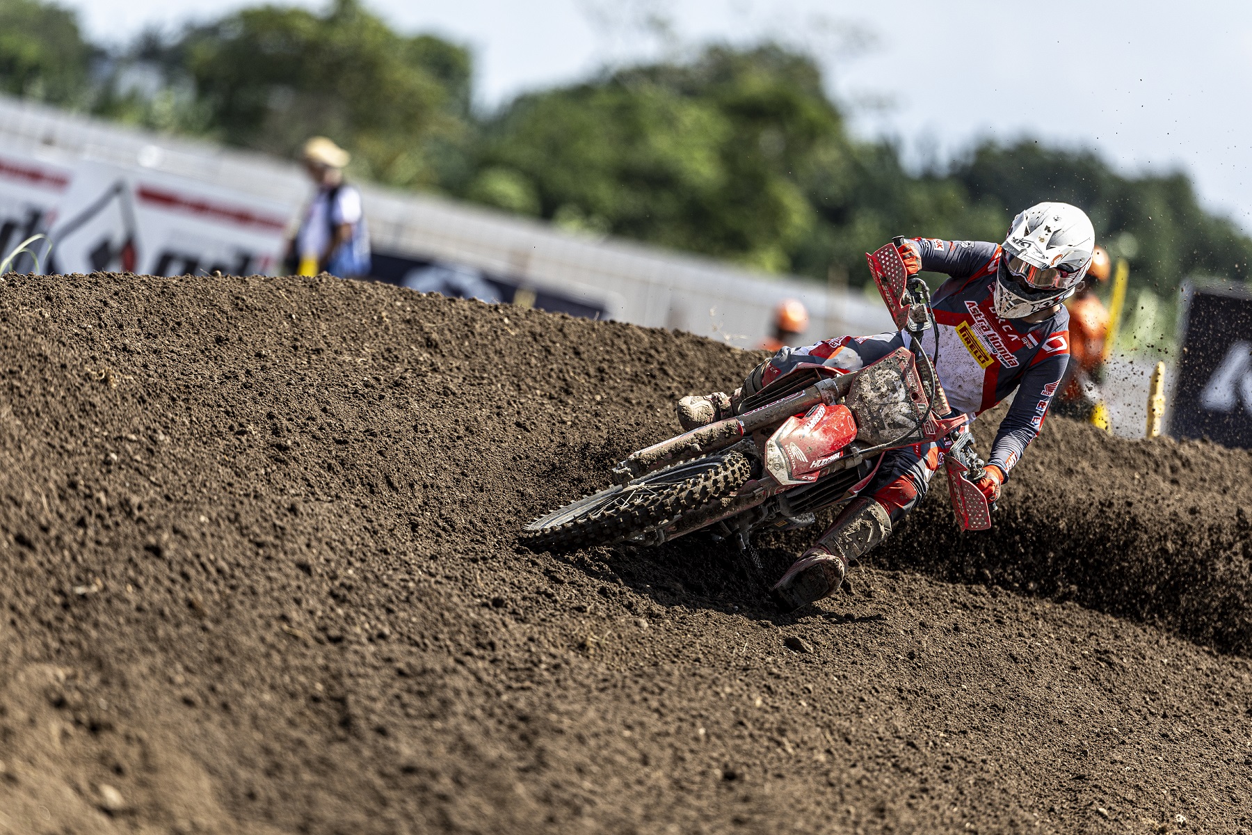Dua Crosser Astra Honda Tuntaskan Perjuangan di MXGP Lombok