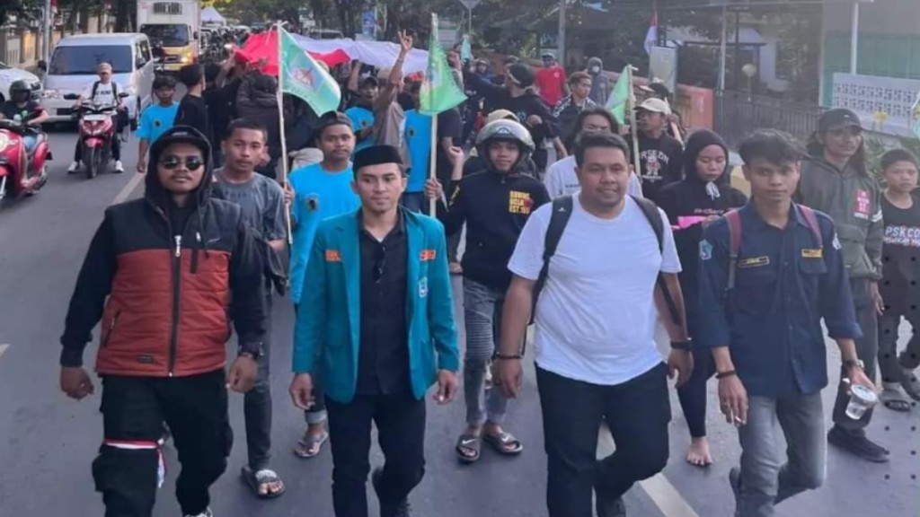 HUT Ke-79 RI, PB HPMT Mengarak Bendera Sepanjang 79 Meter di Kota Jeneponto