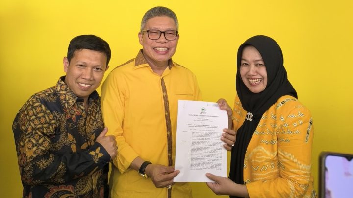 Terima B1 KWK Golkar, Paslon BERAKARMI Sudah Memenuhi Syarat Mendaftar ke KPU Sinjai Paslon berakarmi sinjai