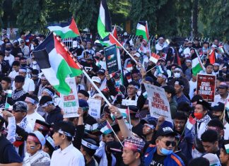 Ribuan Warga Makassar Ramaikan Aksi Dukungan untuk Gaza dan Palestina di Monumen Mandala